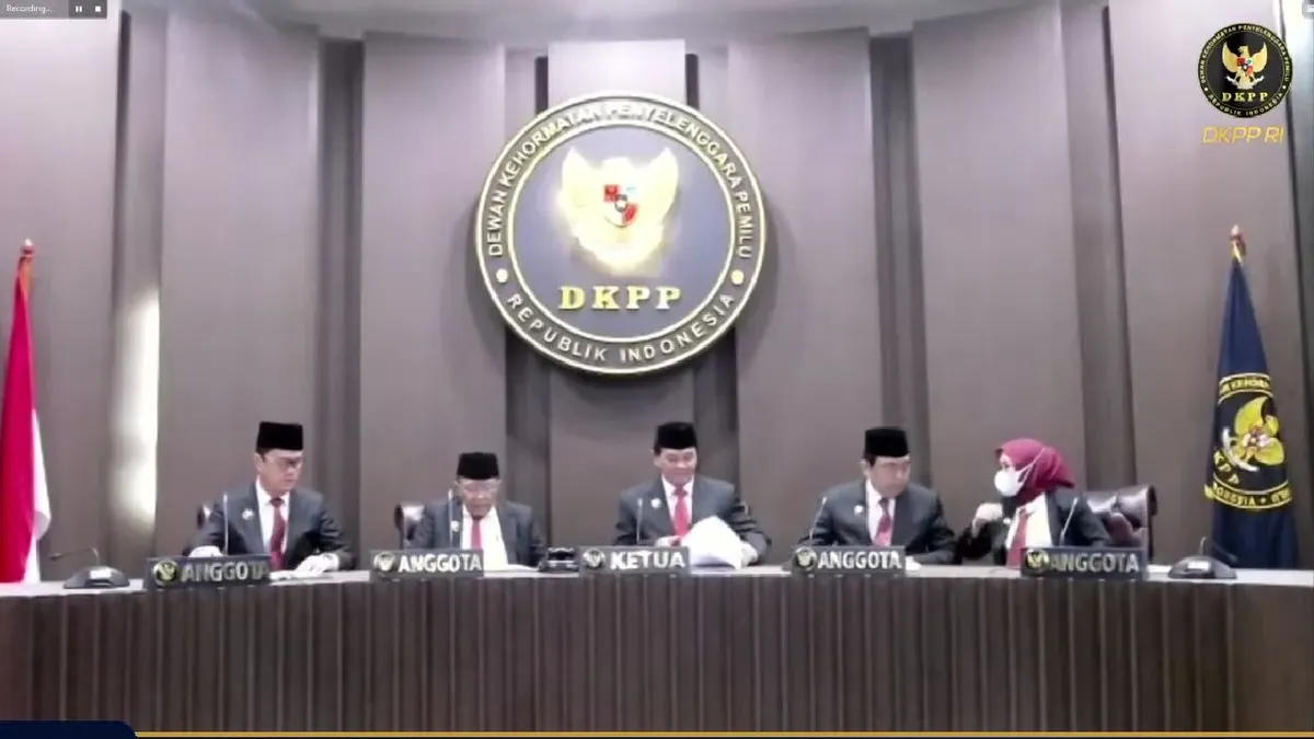 Dalam sidang KEPP, DKPP memutuskan Ketua KPU Hasyim Asyari terbukti melanggar kode etik tentang pernyataan sistem proporsional tertutup.