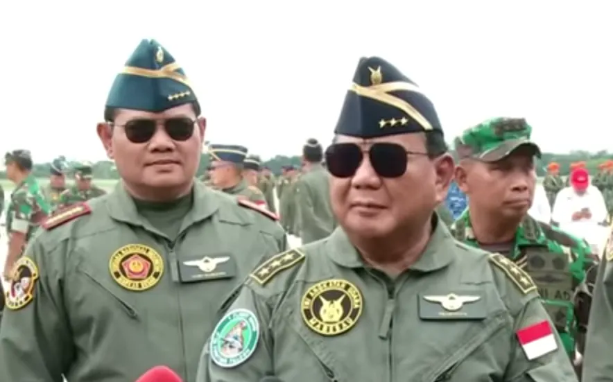 Usai Mendarat dari Jet Tempur F-16rina Harum Le, Menteri Pertahanan Prabowo Subianto Berikan Pesan untuk Rakyat Indonesia.