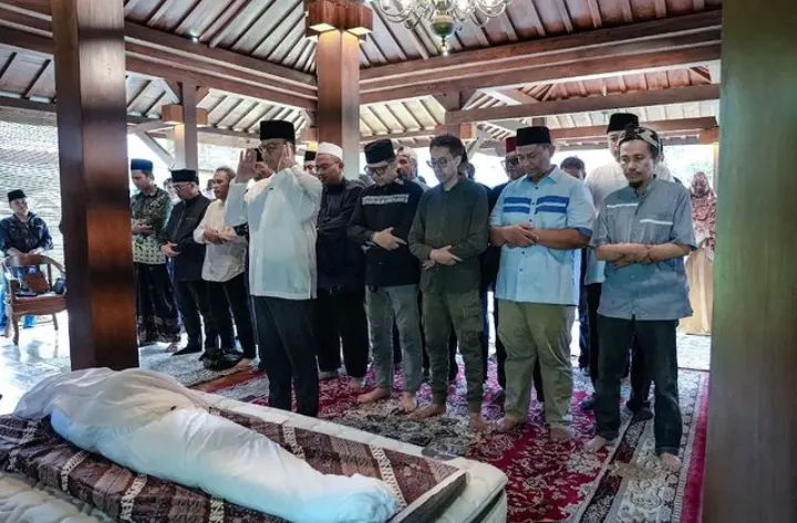 Anies Baswedan Jadi Imam Sholat Jenazah