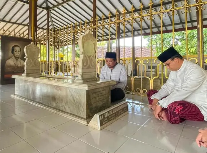 Anies Baswedan kunjungi makam RA Kartini