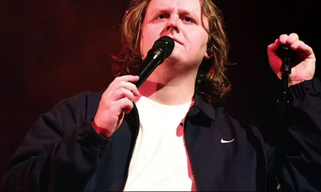 Mengenal Syndrome Tourette yang Membuat Penyanyi Lewis Capaldi Kesulitan Menuntaskan Lagu Someone You Loved.