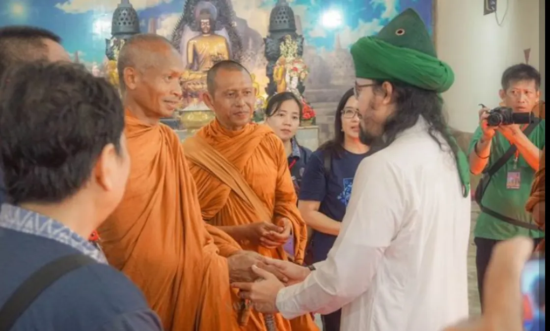 Disambut Dengan Hangat Oleh Pasukan Macan Ali, Puluhan Biksu Peserta Ritual Thudong Doakan ini untuk Indonesia. 