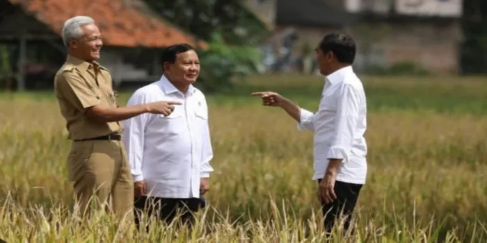 Prabowo Subianto dan Ganjar Pranowo Menemani  Panen Raya Presiden Joko Widodo