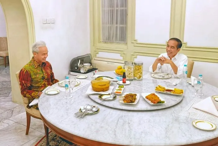 Bakal capres PDIP Ganjar Pranowo diminta Presiden Joko Widodo (Jokowi) untuk hadir ke Istana Negara, Jakarta pada Rabu, 14 Juni 2023 kemarin.