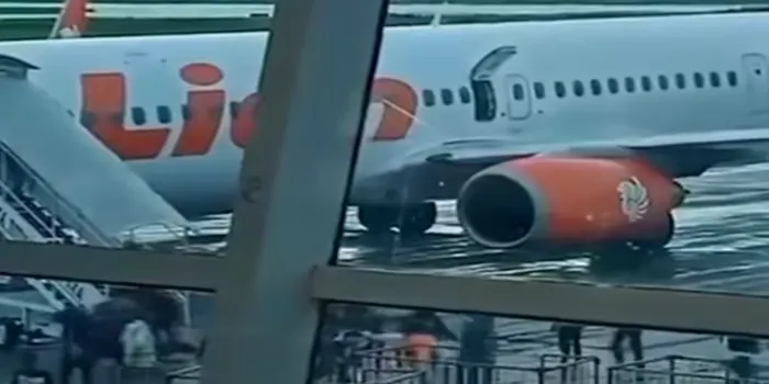 Pesawat Lion Air batal terbang gara-gara HP