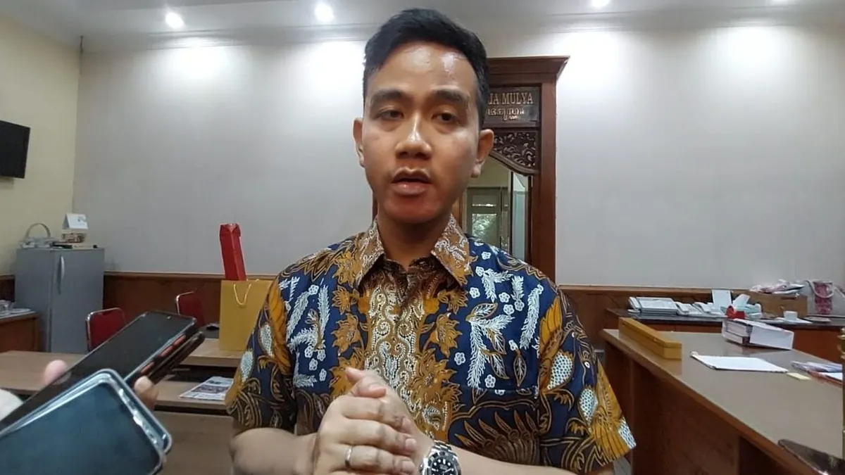 Gibran Rakabuming trending lantaran mengganti header akun Twitter-nya dengan tangkapan layar berisi cuitan yang menghinanya.