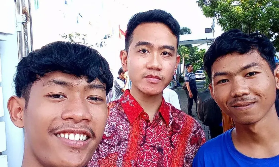 Jelang musyawarah rakyat (musra) relawan Presiden Joko Widodo (Jokowi) yang akan diadakan di Jakarta, Gibran Rakabuming Raka beri pesan pada awak media.