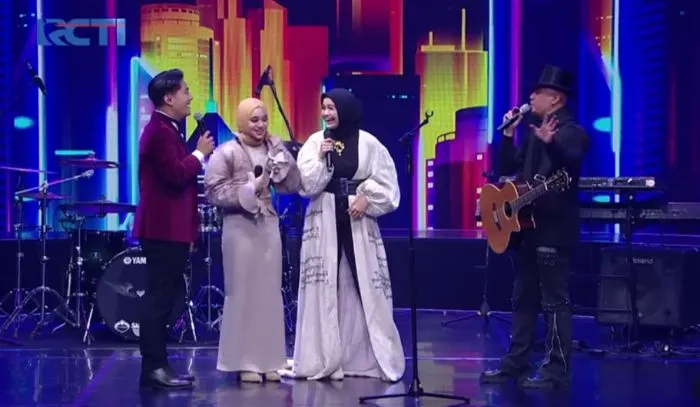 Dua kontestan Indonesian Idol 2023, Salma Salsabil dan Nabila Taqiyyah mendapatkan kesempatan untuk masuk dalam grand final yang digelar pada Senin, 15 Mei 2023 kemarin.