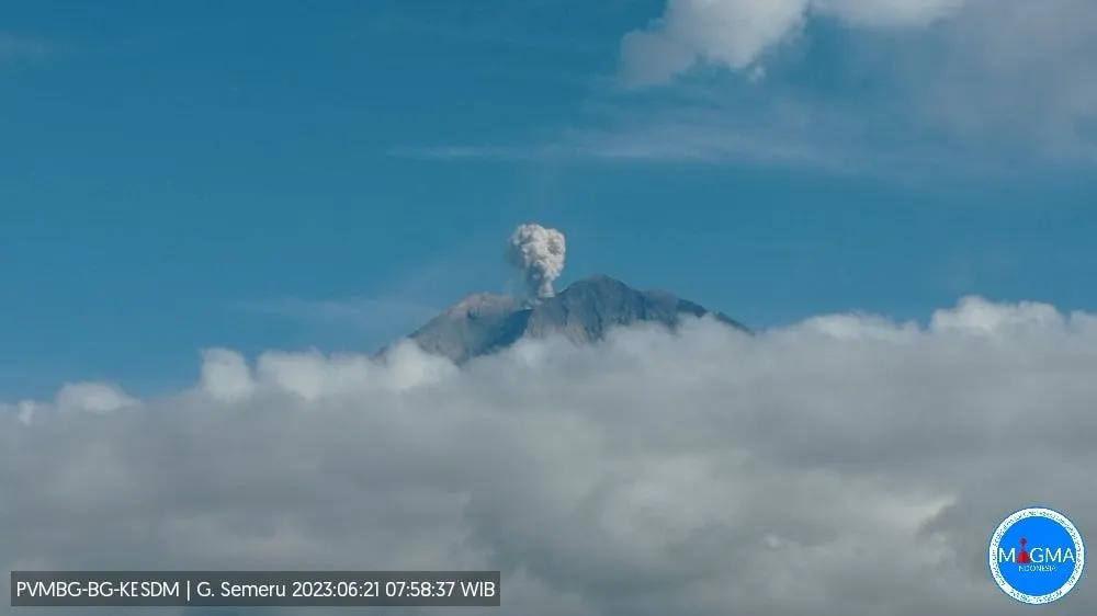 Gunung Semeru Erupsi