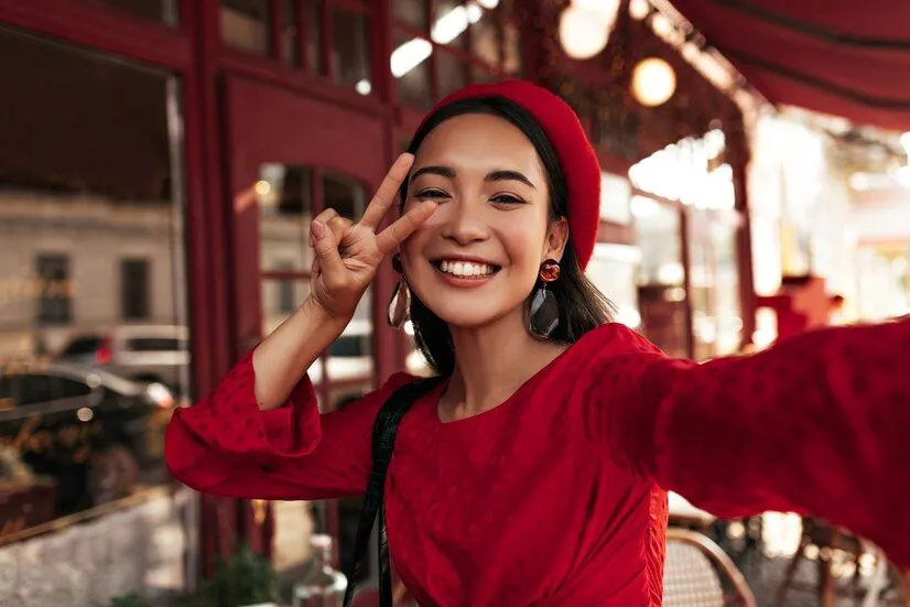 7 Tanda Kamu Pribadi Ceria dan Menyenangkan yang Bisa Buat Orang Lain Merasa Nyaman (Freepik)