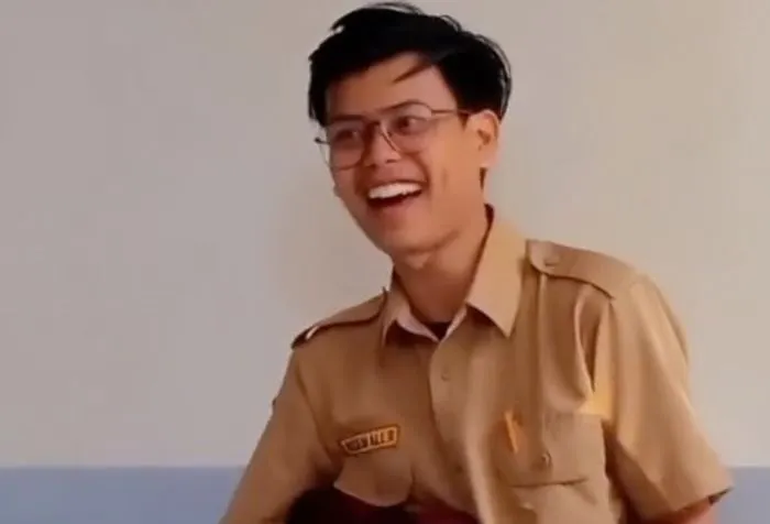 BKPSDM mengatakan Husein Ali Rafsanjani, seorang guru muda yang viral karena mengungkap praktik pungli di Provinsi Pangandaran memiliki gangguan jiwa.