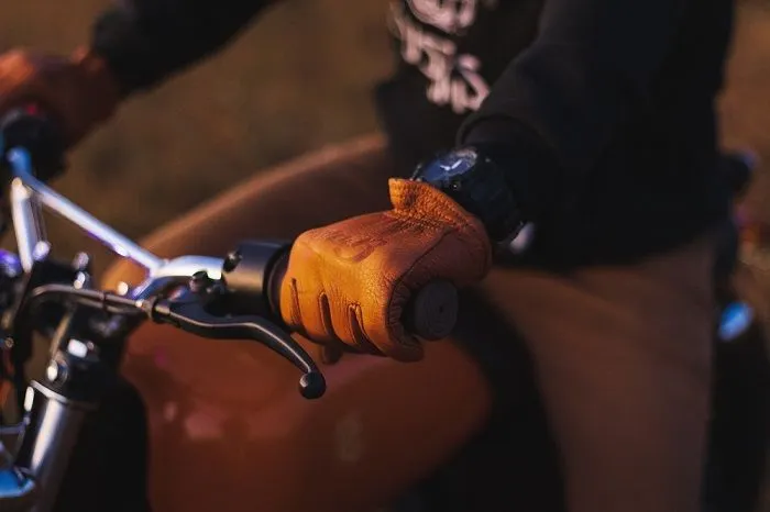 Apa Itu&nbsp;Oil System Cleaner? Pembersih Ruang Oli Mesin Motor yang Jarang Disadari Kegunaannya