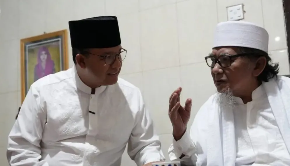 Anies Baswedan Minta Doa ke Pemimpin Ponpes Al Qodiri