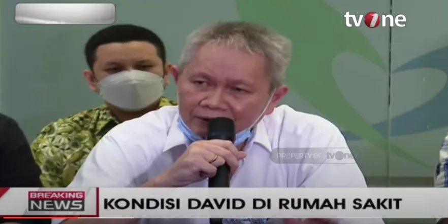 Dokter Frans, Pihak Medis David 