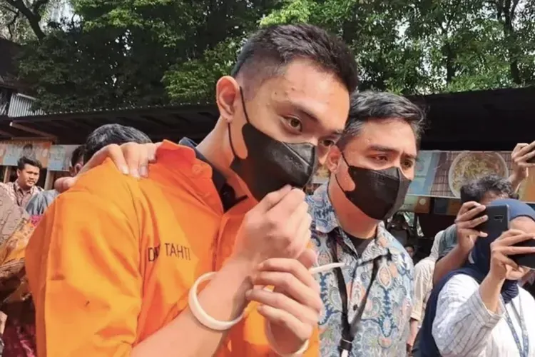  Jonathan Latumahina kembali angkat bicara soal kasus penganiayaan yang menimpa sang anak, yakni David Ozora. Ia kecewa dengan proses hukum.