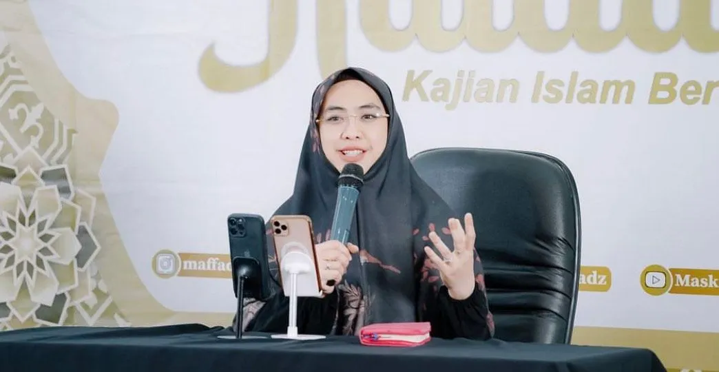 Potret Ustazah Oki Setiana Dewi