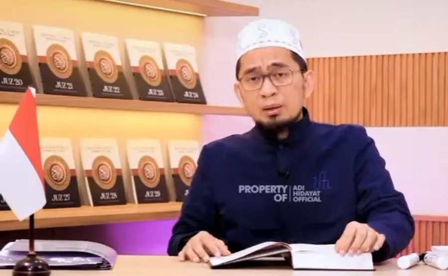 Ustaz Adi Hidayat pernah menjelaskan bahwasanya ada dua kesimpulan dari ulama terkait salat Tahajud setelah salat Witir di waktu Tarawih.