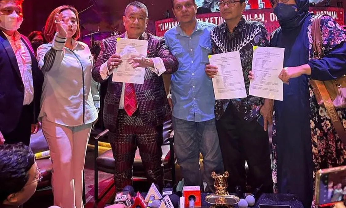 Hotman Paris Pengacara Korban Jatuh Lift di Bandara Kualanamu
