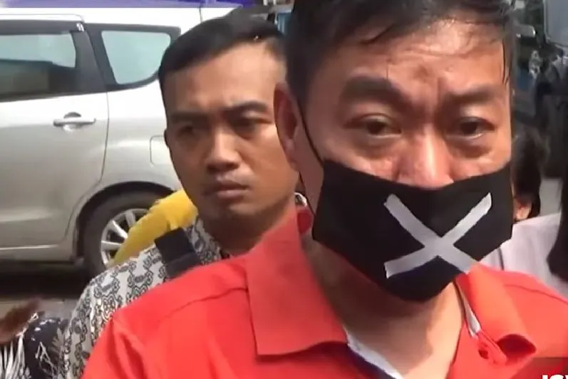 Polemik pembongkaran ruko yang serobot bahu jalan di Pluit, Jakarta Utara, membuat para pelaku usaha tidak puas.