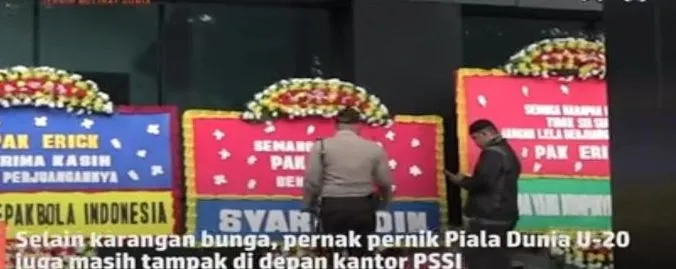 Deretan Karangan Bunga Hiasi Depan Kantor PSSI, Kamis (30/3/2023)