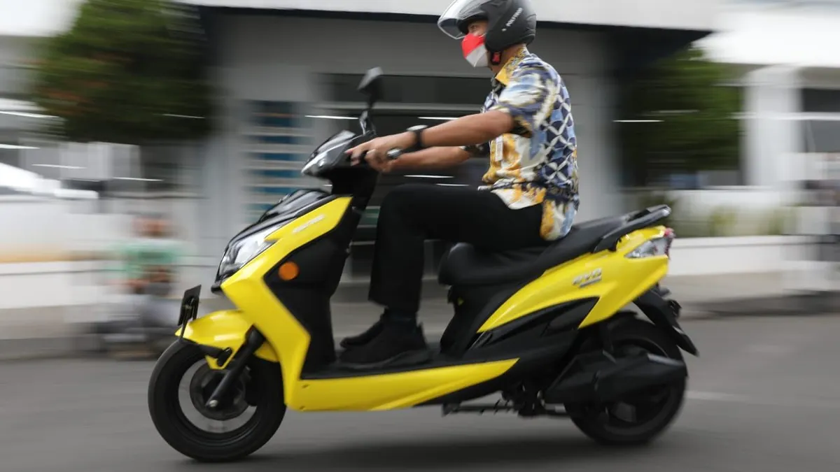 Bantuan melalui subsidi Rp7 juta per unit, diberikan pada 200 ribu unit motor listrik pada tahun 2023 ini.