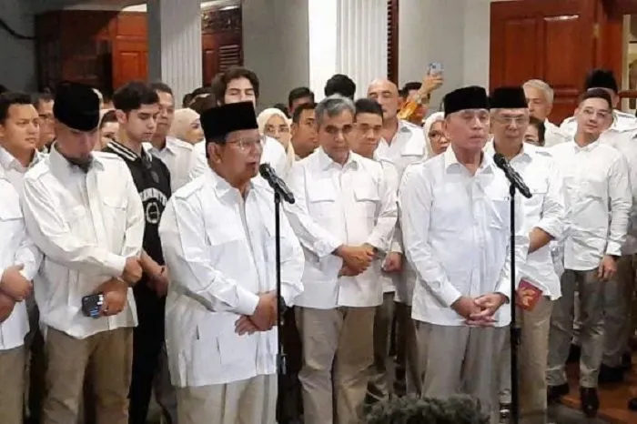 Ketum Gerindra Prabowo Subianto bersama Iwan Bule yang menggantikan posisi Sandiaga Uno di Gerindra. 