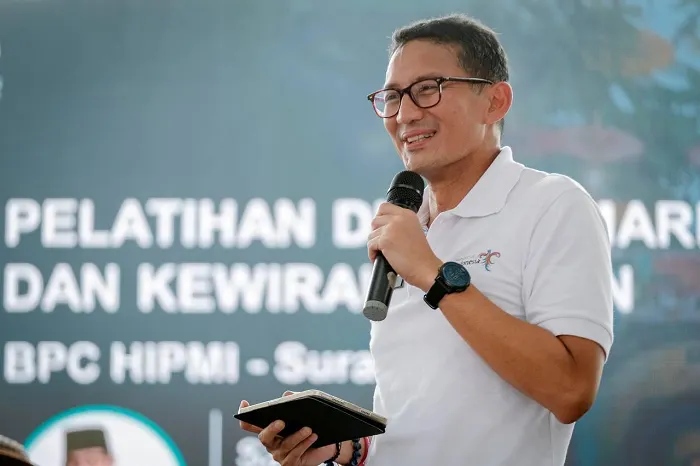 Ketum PDI Perjuangan, Megawati Soekarnoputri, merespon pertanyaan terkait nama Sandiaga Uno yang digadang-gadang sebagai cawapres dari Ganjar Pranowo di pilpres 2024 mendatang.