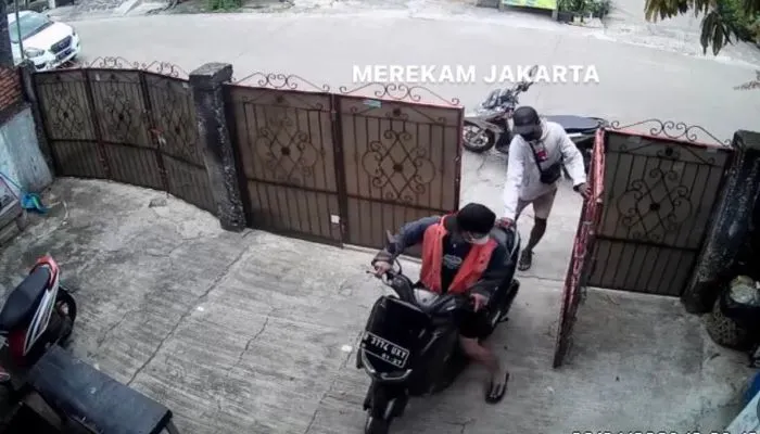 Ilustrasi pencurian motor tetapi kredit belum lunas.