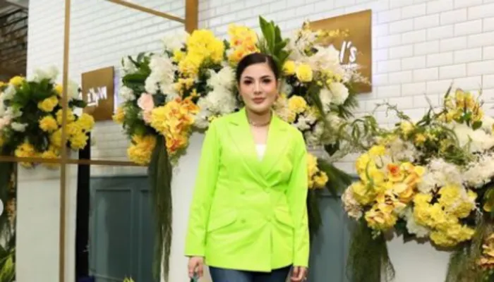 Penyanyi cantik Nindy Ayunda yang merupakan kekasih Dito Mahendra ikut terseret kasus yang tengah menjerat pasangannya itu.