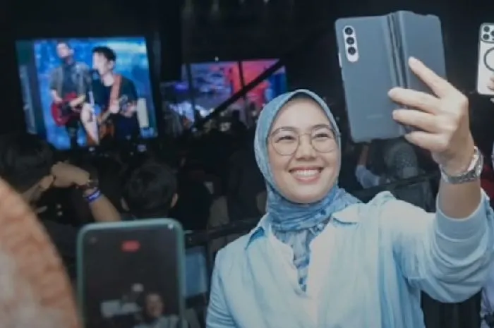 Anne Ratna Mustika Nonton Konser Noah