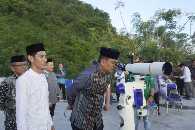 Menjelang Hari Raya Idul Fitri 1444 Hijriah, terjadi perbedaan pandangan antara Nahdlatul Ulama (NU) dan Muhammadiyah terkait penetapan 1 Syawal 144h Hijriah.