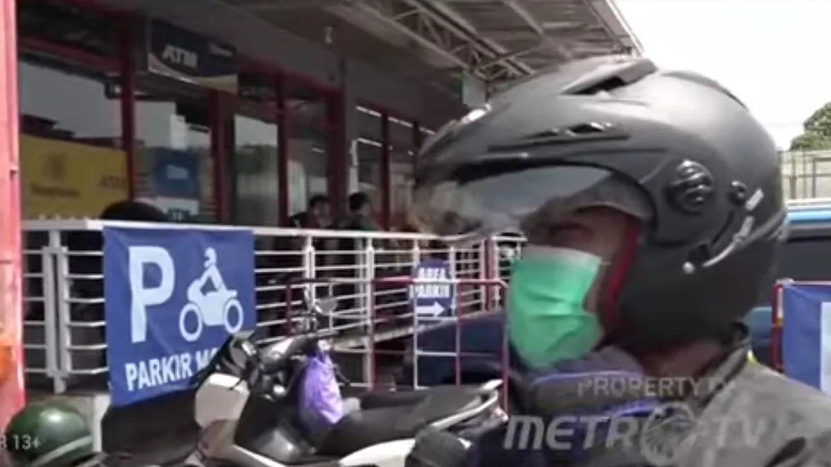 Pemudik motor terlihat memadati jalur Pantura menuju Jakarta, meskipun kondisi lalu lintas bisa dikatakan ramai lancar.