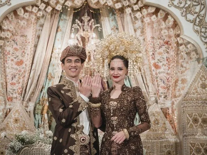 Bikin Kaget! Enzy Storia Ungah Foto Pernikahan dengan Maulana Kasetra, Banjir Ucapan dari Rekan Sesama Artis