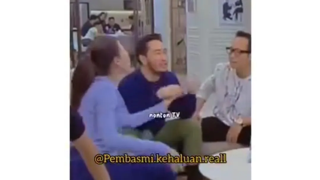Usai kasus dugaan perselingkuhan itu mencuat karena dibongkar istri Rendy Kjaernett, Lady Nayoan, banyak video-video lawas Jeje dengan Syahnaz tentang kondisi rumah tangga mereka.