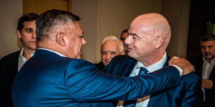 Chiqui Tapia (Presiden AFA) dan Gianni Infantino (Presiden FIFA) akan Bertemu untuk Menentukan Apakah Argentina Bisa Jadi Tuan Rumah Piala Dunia U20 Menggantikan Indonesia