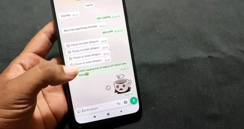 Ilustrasi solusi agar dapat mengetahui isi pesan WhatsApp (WA) yang sudah dihapus tanpa aplikasi tambahan.