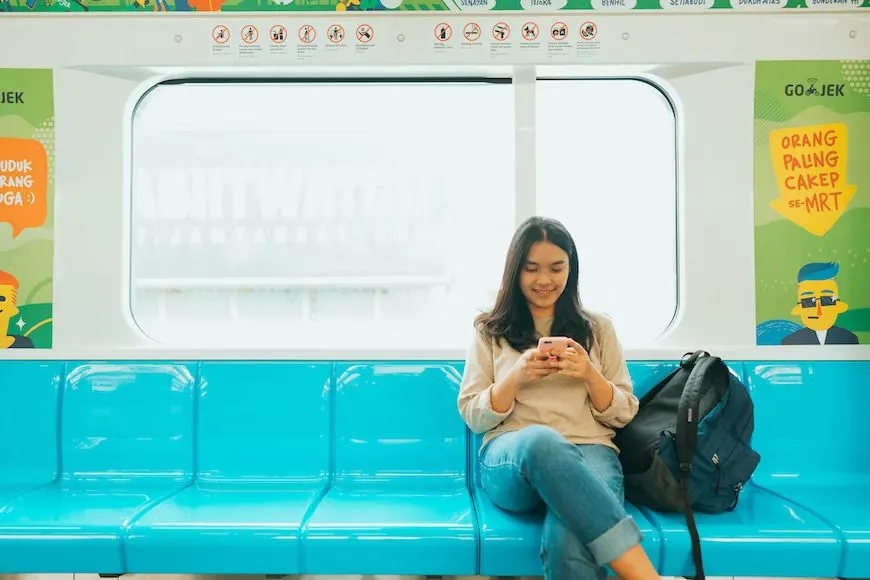 Ilustrasi - 5 Tanda Diam-diam Dia Suka Kamu, Ciee Punya Pengagum Rahasia (unsplash/Rendy Novantino)