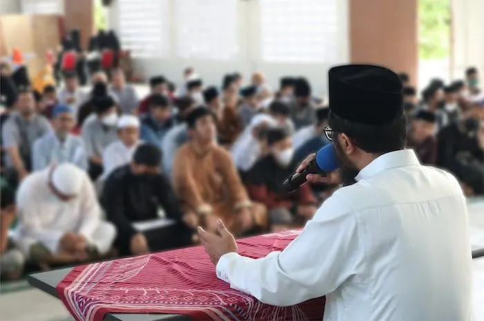 Ilustrasi ide tema ceramah Tahun Baru Islam yang berkesan dan penuh motivasi.