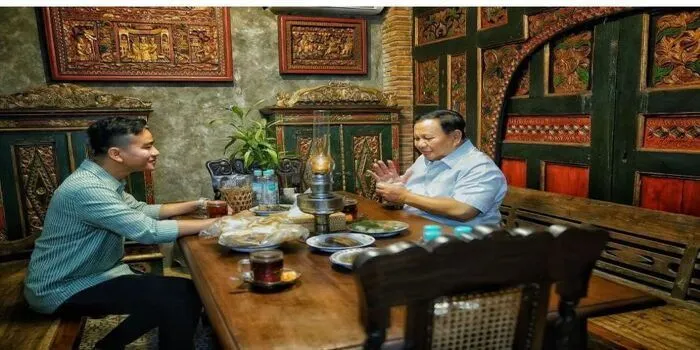 Prabowo Subianto dan Gibran Rakabuming Bertemu di Solo
