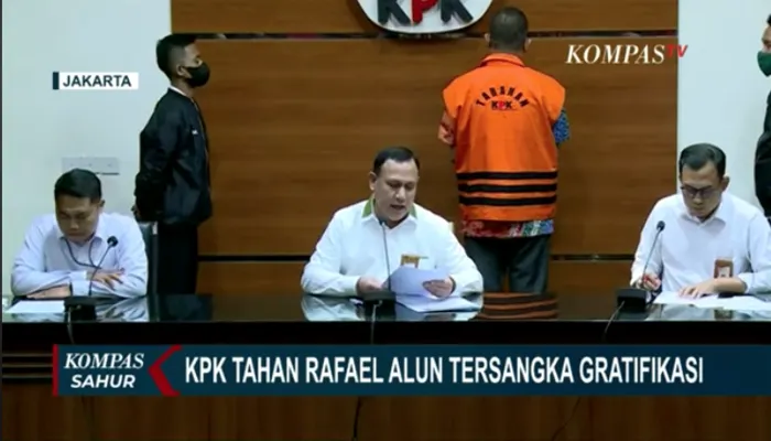 Penampakan Rafael Alun Berbaju Oranye dan Akan Ditahan 20 Hari Ke depan