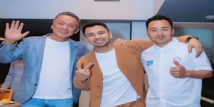 Raffi Ahmad (tengah) artis dengan banyak bisnis dan jaringan