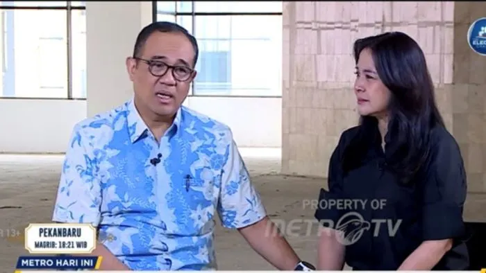 Rafael Alun dan istrinya Ernie Meike Torondek.