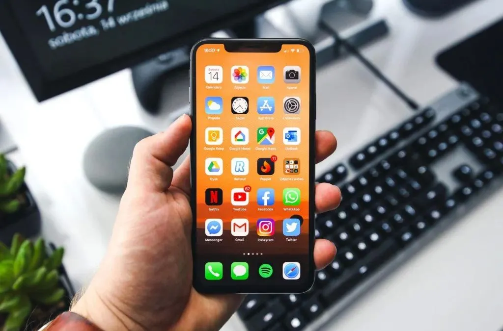 Ilustrasi cara mengecek IMEI terdaftar atau tidak.