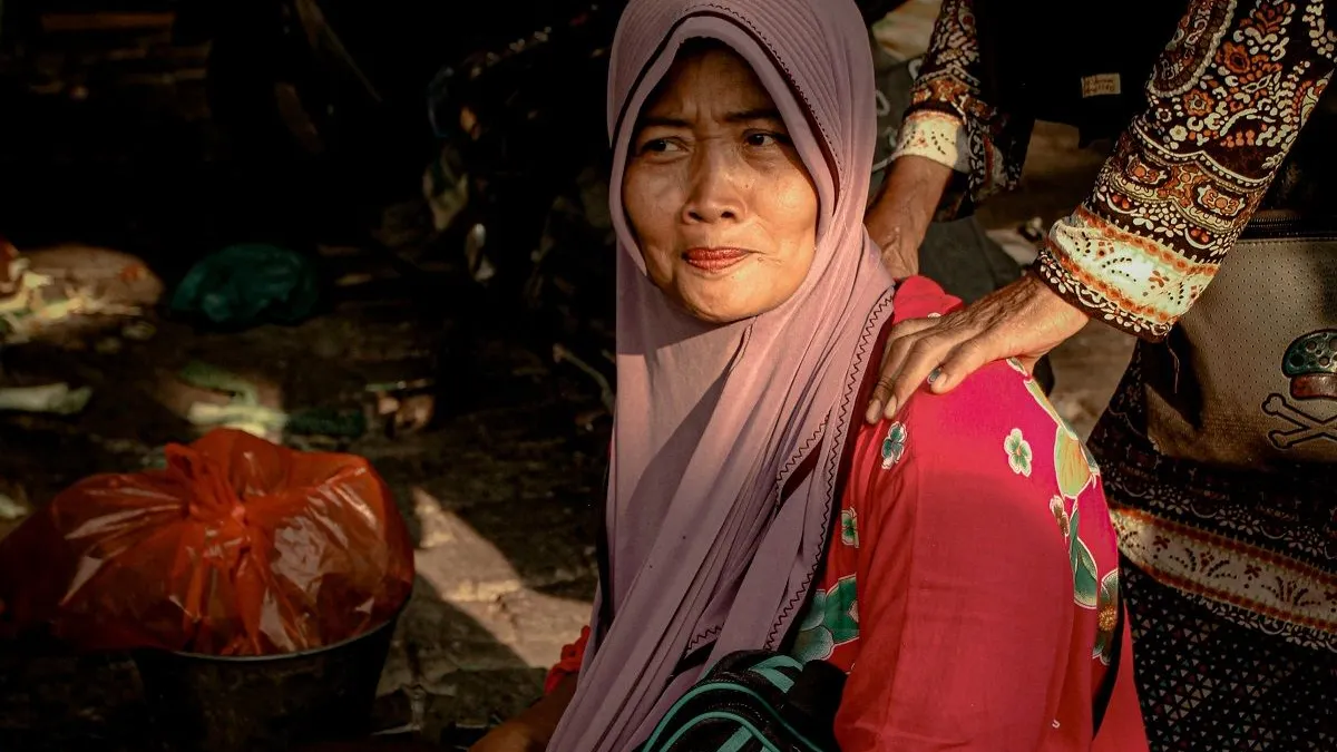 Dalam keseharian kita, ada beberapa tips sederhana yang dapat kita terapkan untuk membantu membedakan senyum tulus dan palsu.