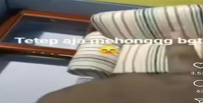 Tergoda harga murah, seorang konsumen beli sofa seharga Rp 400ribu, ternyata yang datang sofa barbie