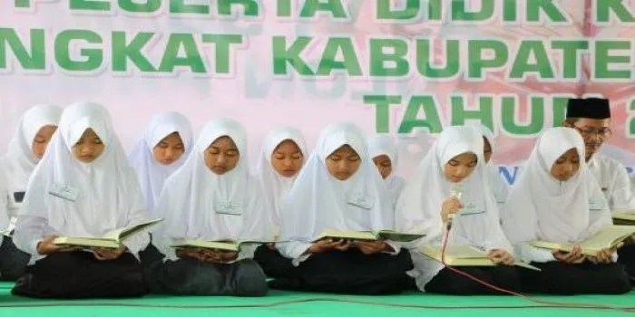 Kegiatan Tadarus Al Quran Bersama-sama