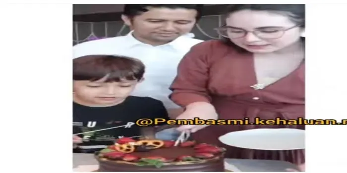 Arumi Bachsin, artis sekaligus istri Emil Dardak Wagub Jawa Timur