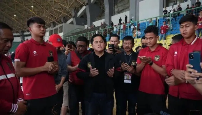 Erickh Thohir bersama pemarin Timnas Indonesia