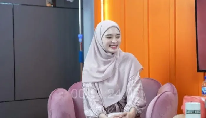 Inara Rusli Buka Cadar