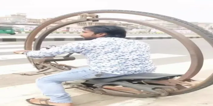Viral kendaraan aneh yang dinaiki seorang Warga India